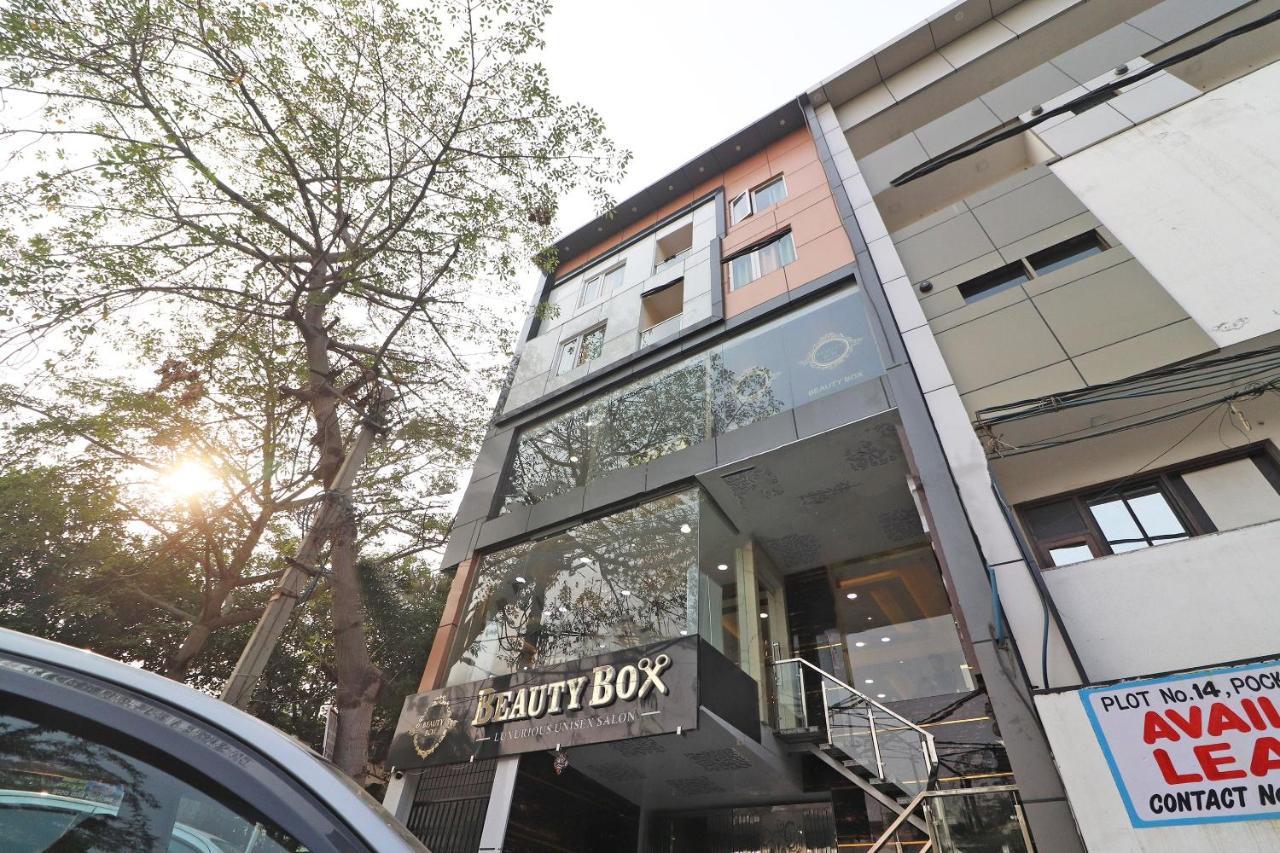 Oyo Mannat Residency Near Rohini Sector 18 Metro Station Nova Deli Exterior foto