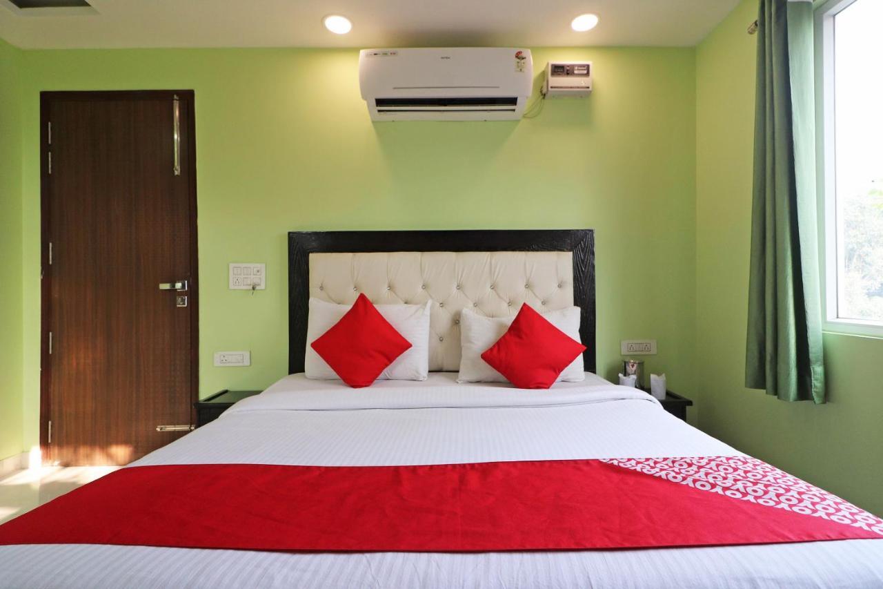Oyo Mannat Residency Near Rohini Sector 18 Metro Station Nova Deli Exterior foto