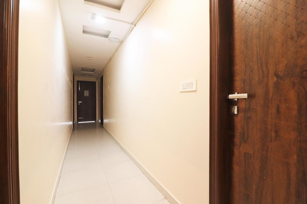 Oyo Mannat Residency Near Rohini Sector 18 Metro Station Nova Deli Exterior foto