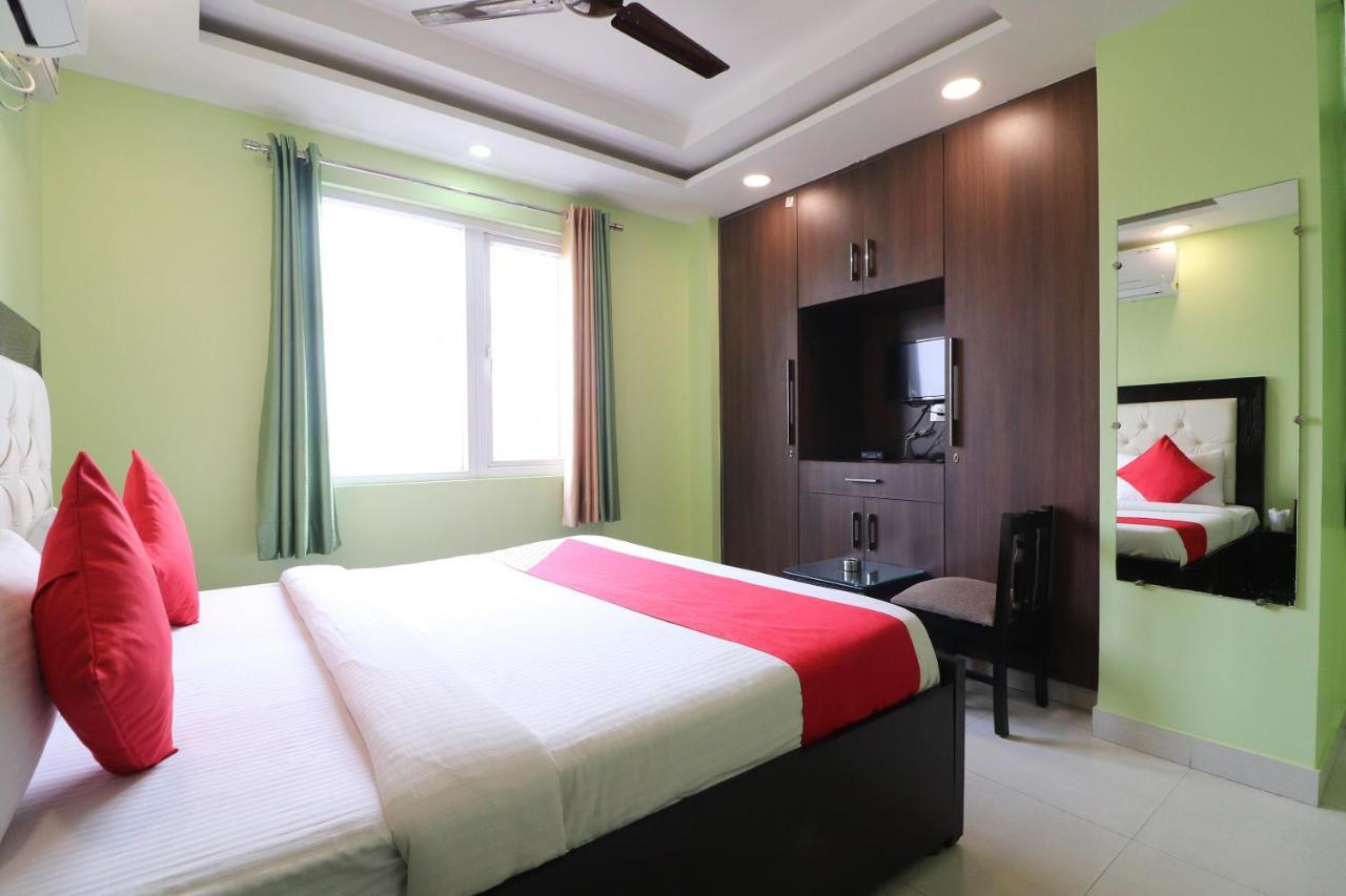 Oyo Mannat Residency Near Rohini Sector 18 Metro Station Nova Deli Exterior foto