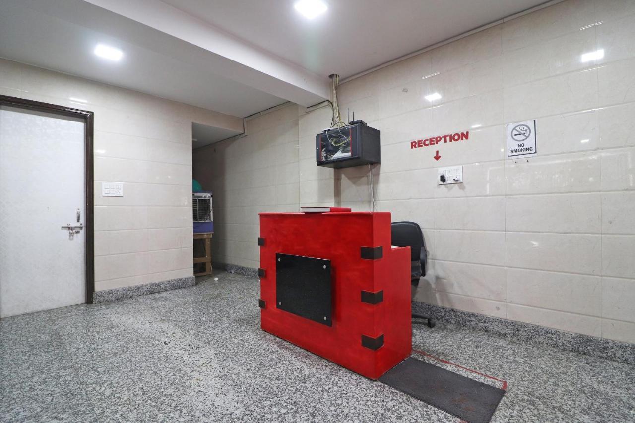 Oyo Mannat Residency Near Rohini Sector 18 Metro Station Nova Deli Exterior foto