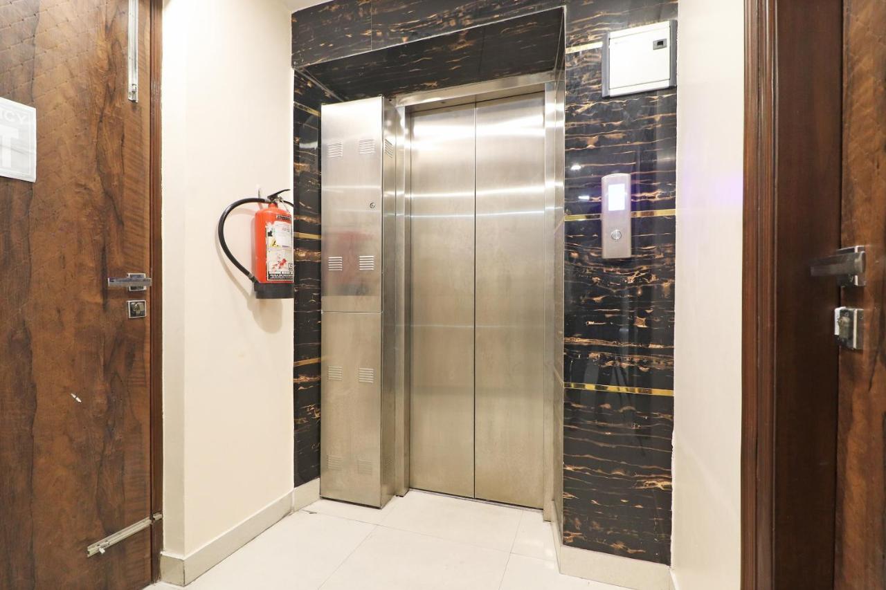 Oyo Mannat Residency Near Rohini Sector 18 Metro Station Nova Deli Exterior foto