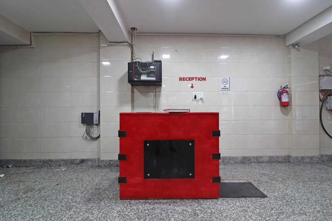 Oyo Mannat Residency Near Rohini Sector 18 Metro Station Nova Deli Exterior foto